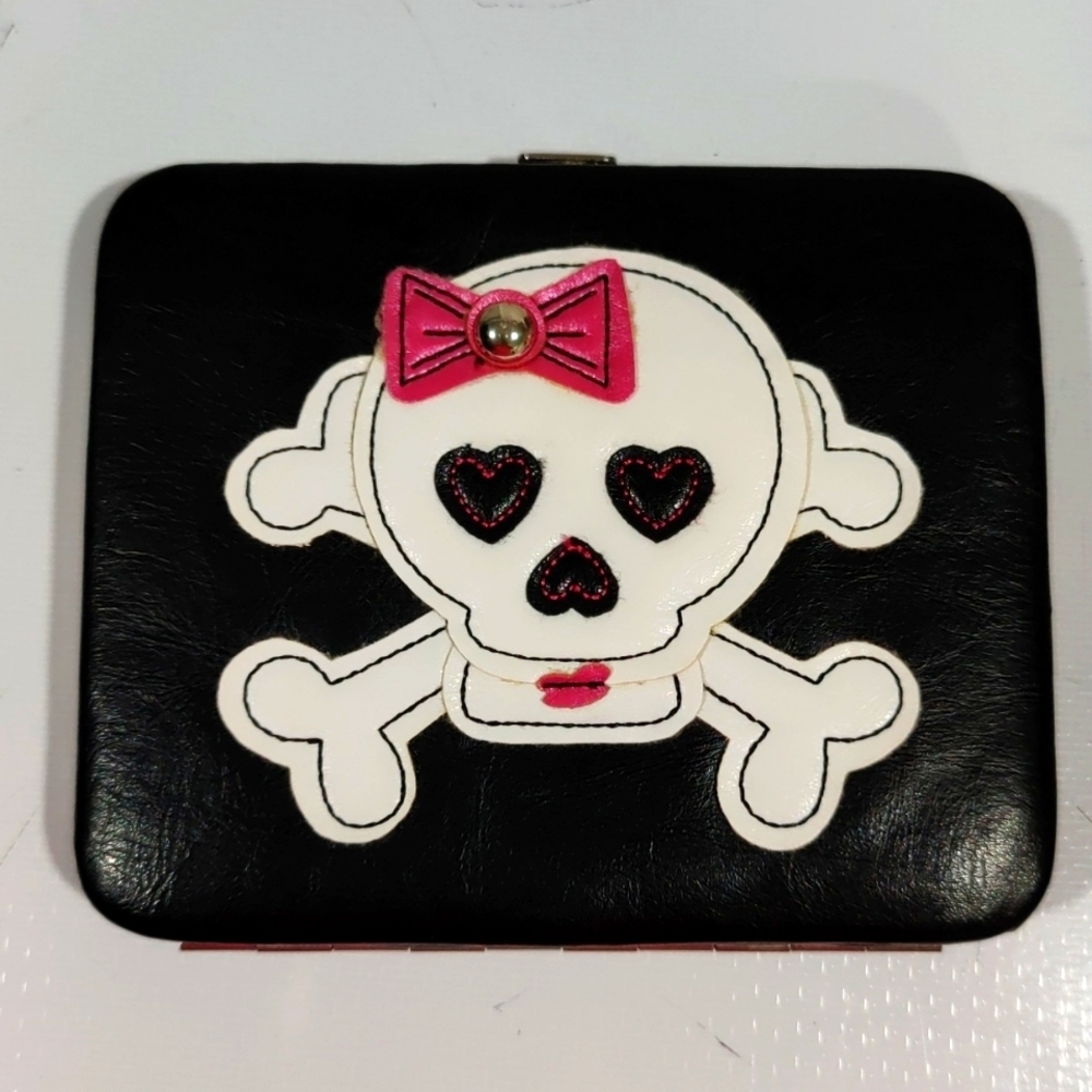 New- skull print clutch wallet.